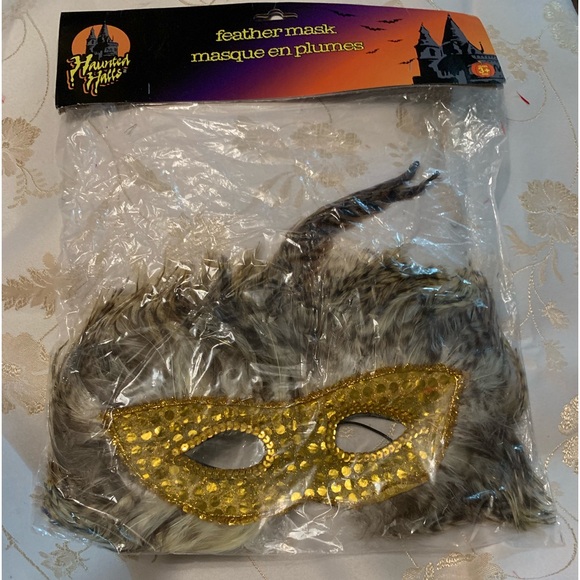 Feather Mask BNIP Gold Sequin Mask surrounded by Feathers - Picture 2 of 6